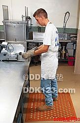 橡膠地墊\橡膠墊\橡膠防滑墊\工業(yè)橡膠地墊\耐油橡膠墊\橡膠墊種類(lèi)\丁晴橡膠墊\DDK地墊