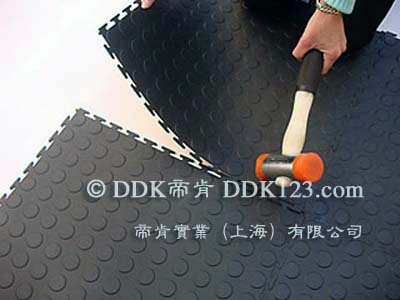 PVC防滑塑膠地板用什么車(chē)間塑膠地板？要選專(zhuān)業(yè)高效的車(chē)間塑膠地板